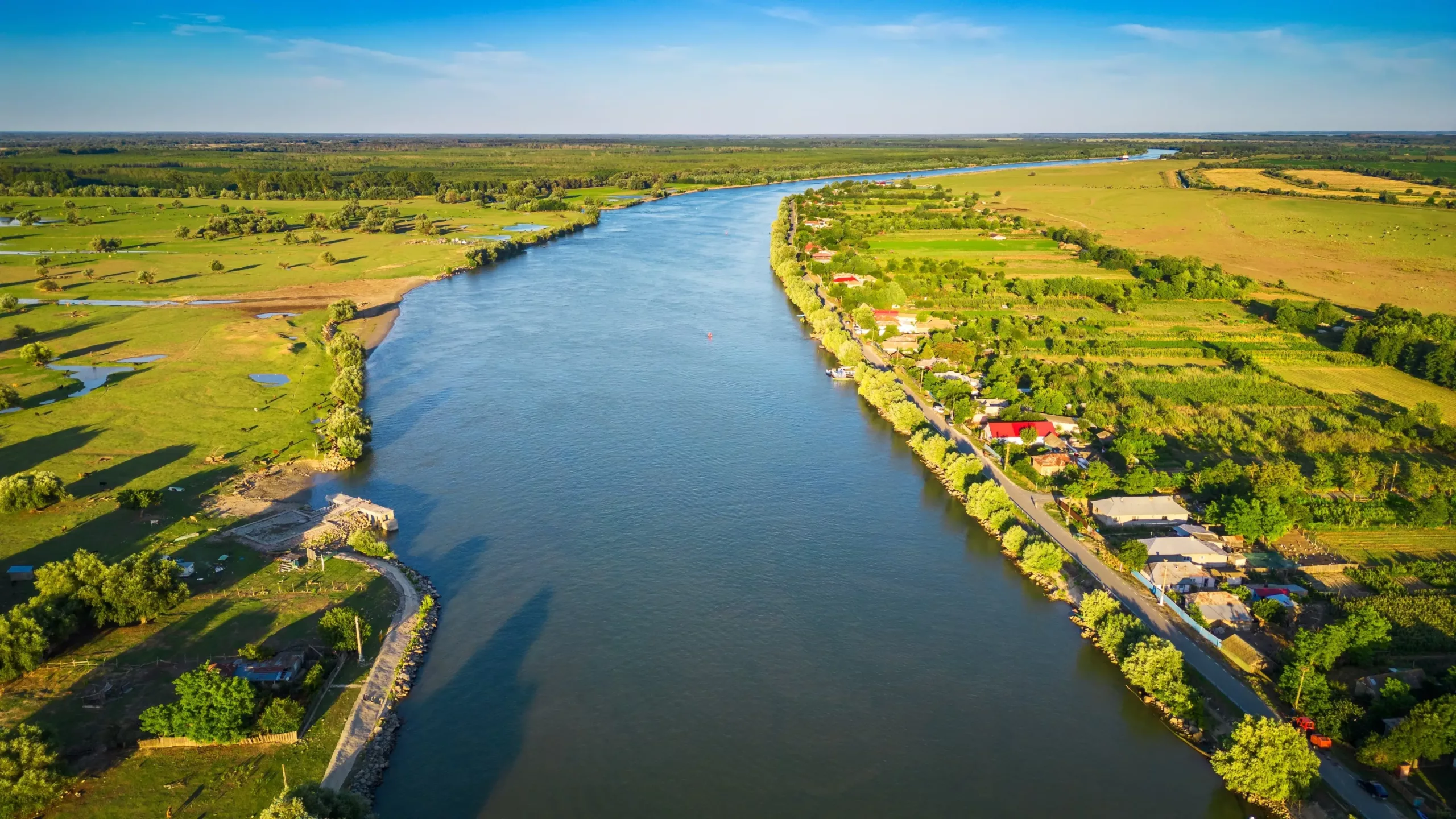 Peisaj cu fluviul Dunărea