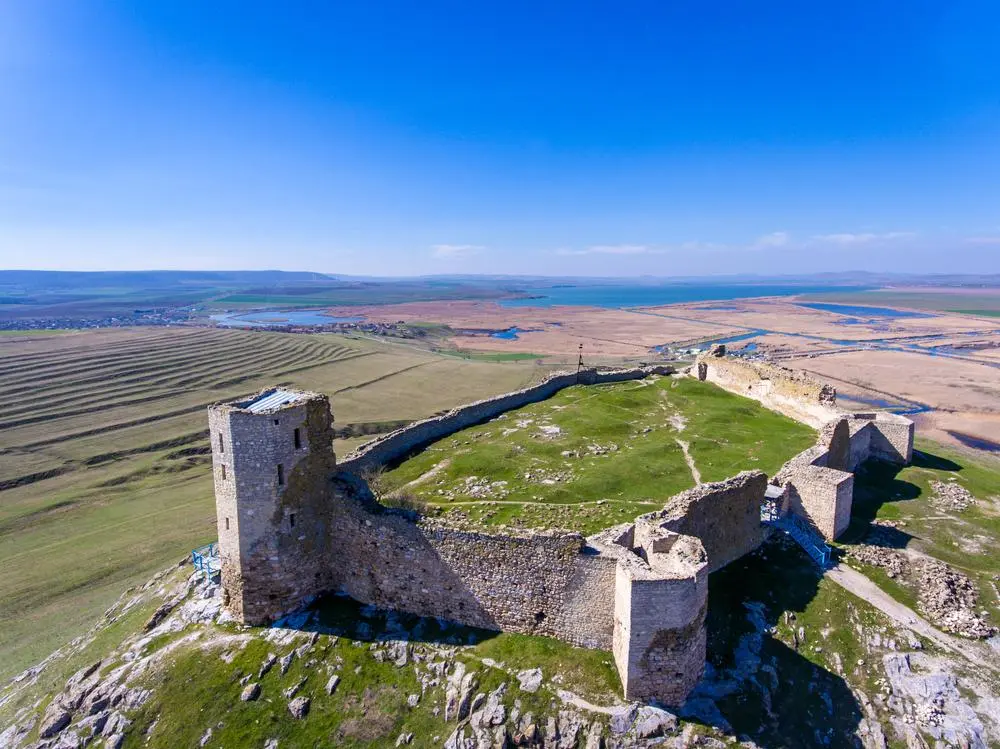 Cetatea Enisala, panoramă asupra Lacului Razim